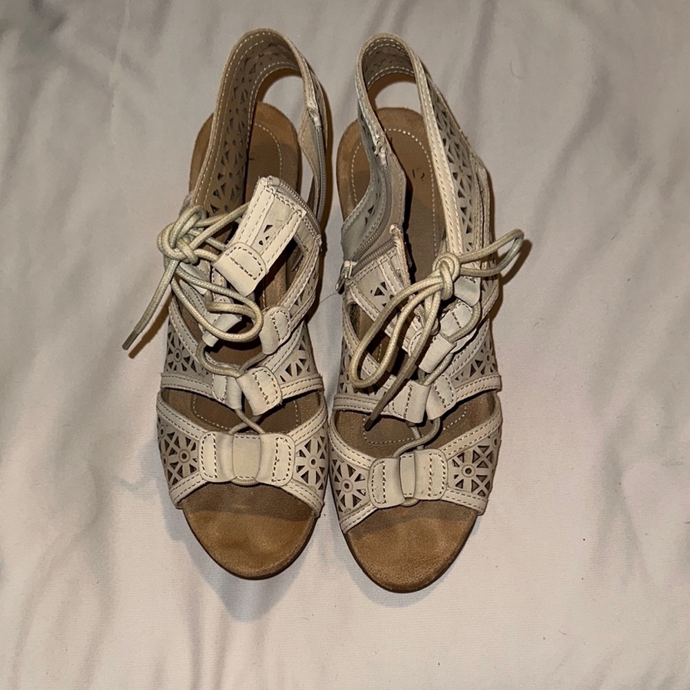Earth Orgins Women's Cream Sandals